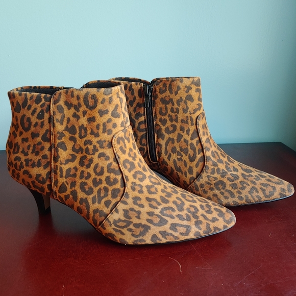 Clarks Shoes - Clarks Women Kitten Heel Ankle Booties Linvale Judith 7.5 M Dark Leopard Suede